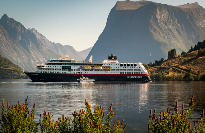 7 Reasons I Cruised Solo in Norway on a Hurtigruten Cruise