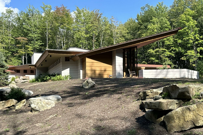 Mantyla House, another Frank Lloyd Wright house offering overnight stays.